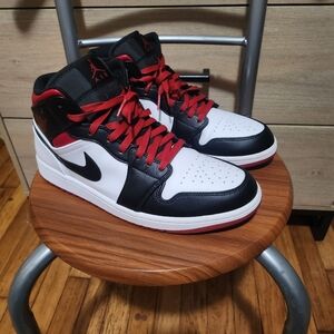 Air Jordan Black And Red. 10.5